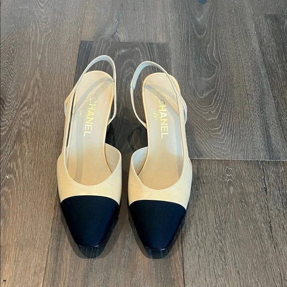 38.5 BRAND NEW CHANEL Two-Tone Beige and Black Heels - Picture 1 of 6